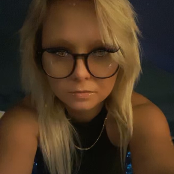 Meet your Posher, Sofia - Picture 2 of 2